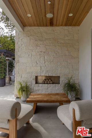 18938 Wells Drive, Tarzana (los Angeles), CA 91356