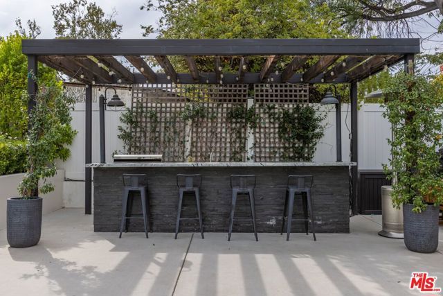 18938 Wells Drive, Tarzana (los Angeles), CA 91356
