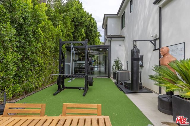 18938 Wells Drive, Tarzana (los Angeles), CA 91356