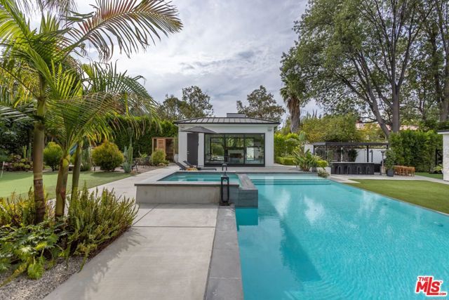 18938 Wells Drive, Tarzana (los Angeles), CA 91356
