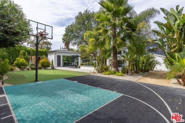 18938 Wells Drive, Tarzana (los Angeles), CA 91356