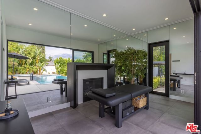 18938 Wells Drive, Tarzana (los Angeles), CA 91356