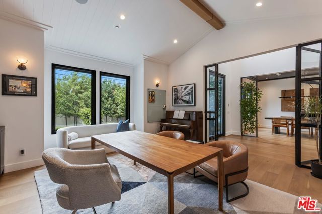 18938 Wells Drive, Tarzana (los Angeles), CA 91356