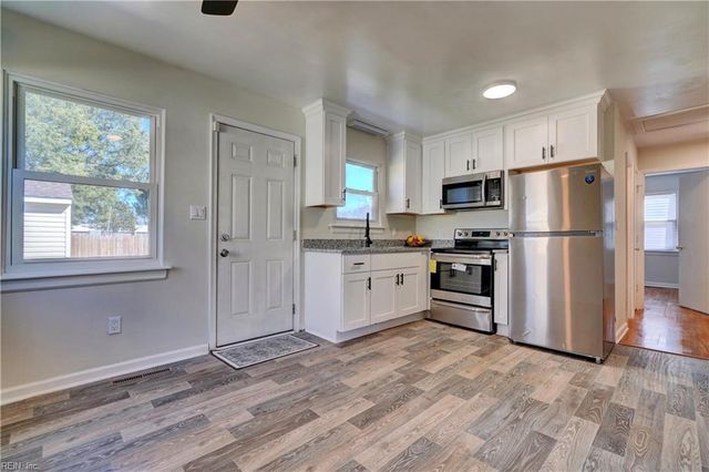 8 N Cypress ST, Hampton, VA 23669