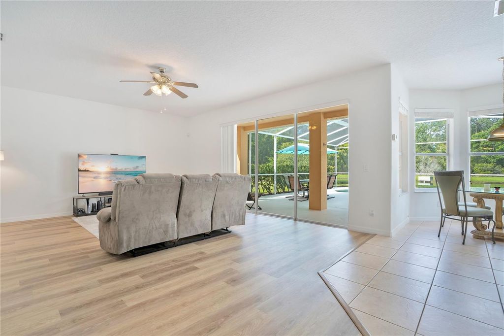 Image 4 of property listing at 9149 PECKY CYPRESS WAY, Orlando, FL 32836