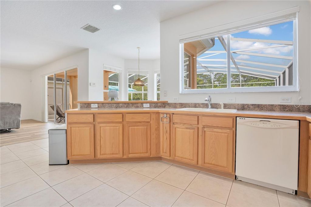 Image 7 of property listing at 9149 PECKY CYPRESS WAY, Orlando, FL 32836