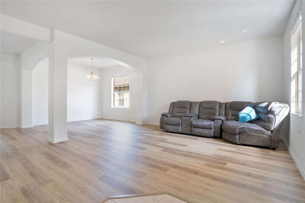 Image 10 of property listing at 9149 PECKY CYPRESS WAY, Orlando, FL 32836