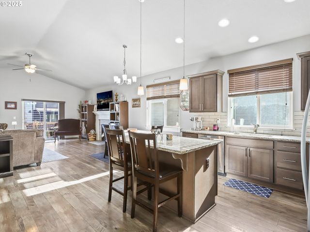 1085 E 1ST Ave, Estacada, OR 97023