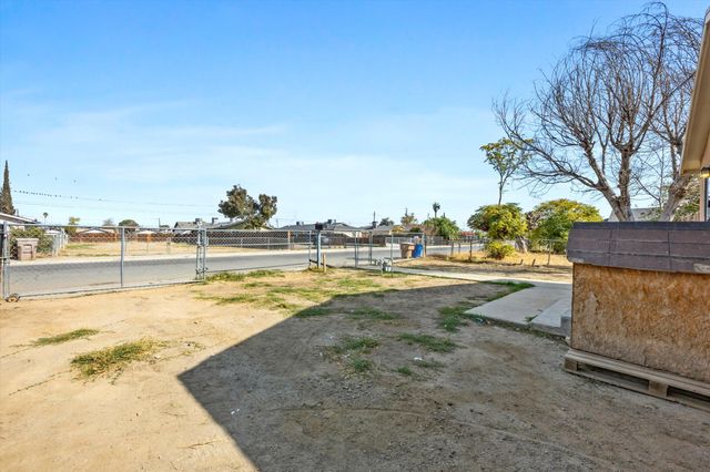 1425 Murdock Street, Bakersfield, CA 93307