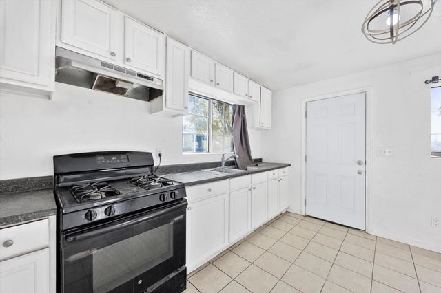 1425 Murdock Street, Bakersfield, CA 93307