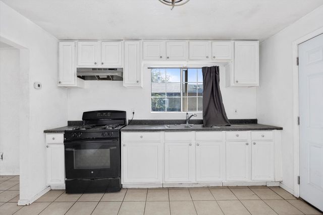 1425 Murdock Street, Bakersfield, CA 93307