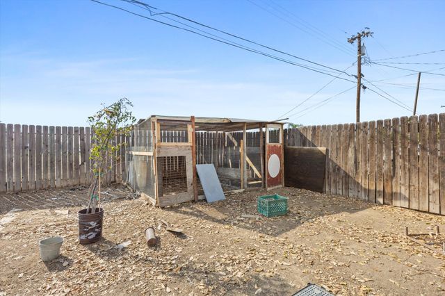 1425 Murdock Street, Bakersfield, CA 93307