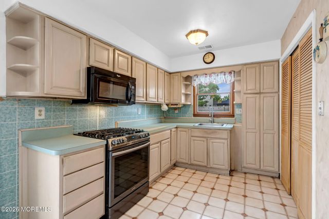 29 Williams Avenue, North Middletown, NJ 07748