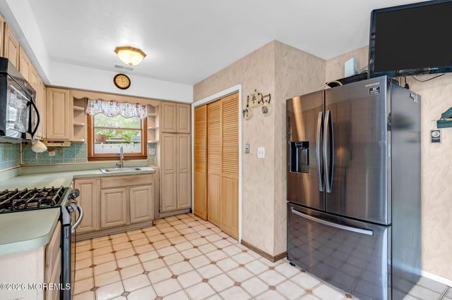 29 Williams Avenue, North Middletown, NJ 07748