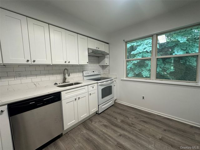 45 Hammond Road, Glen Cove, NY 11542