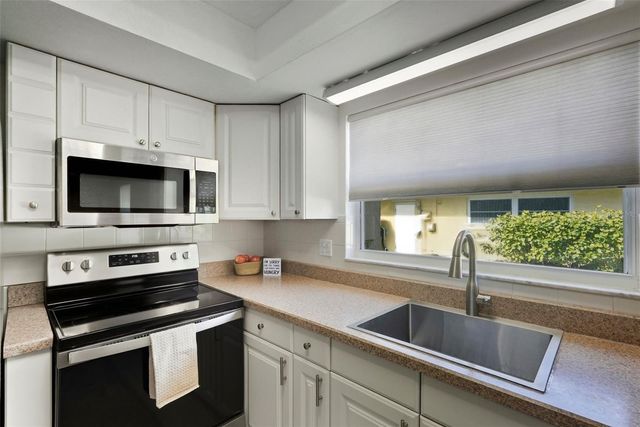 500 SANIBEL COURT, Tarpon Springs, FL 34689