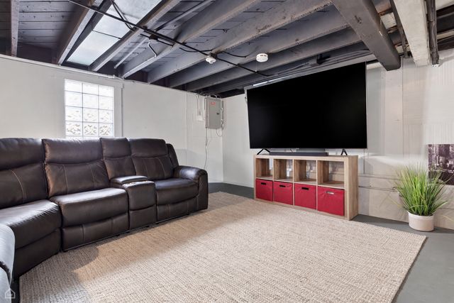 4575 N Narragansett Avenue, Chicago, IL 60630