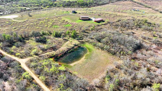 120 Loopsy LN, Dale, TX 78616