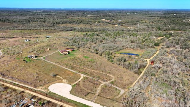 120 Loopsy LN, Dale, TX 78616