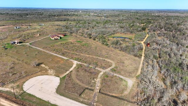 120 Loopsy LN, Dale, TX 78616