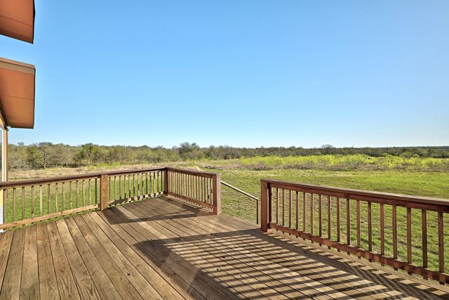 120 Loopsy LN, Dale, TX 78616