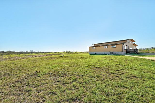 120 Loopsy LN, Dale, TX 78616