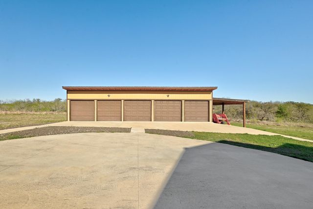 120 Loopsy LN, Dale, TX 78616