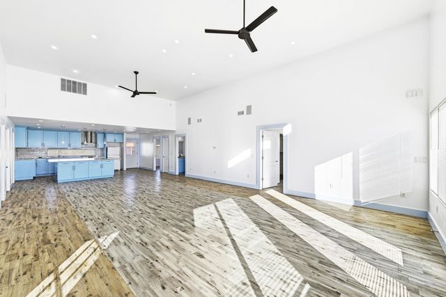 120 Loopsy LN, Dale, TX 78616