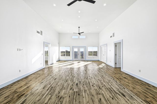 120 Loopsy LN, Dale, TX 78616