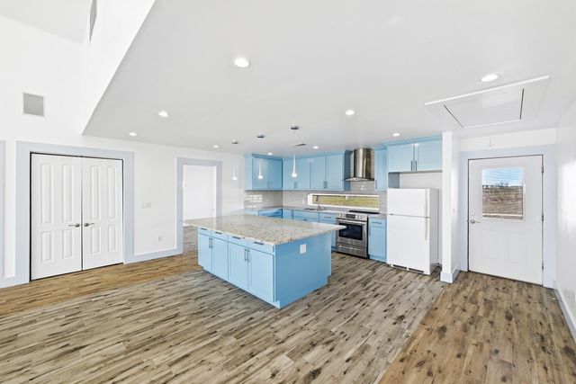 120 Loopsy LN, Dale, TX 78616