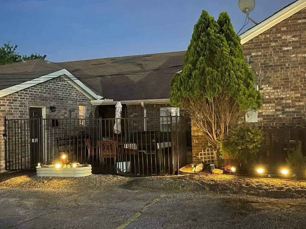 2340 N Chandler Drive E, Fort Worth, TX 76111 — exterior