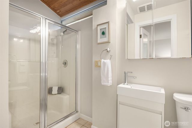 16042 Lake Hills Boulevard, Bellevue, WA 98008