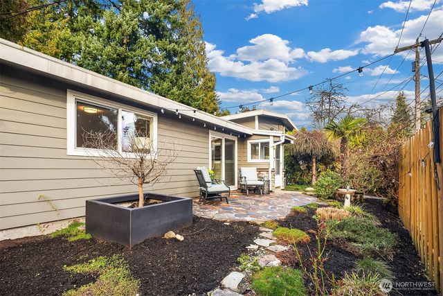 16042 Lake Hills Boulevard, Bellevue, WA 98008