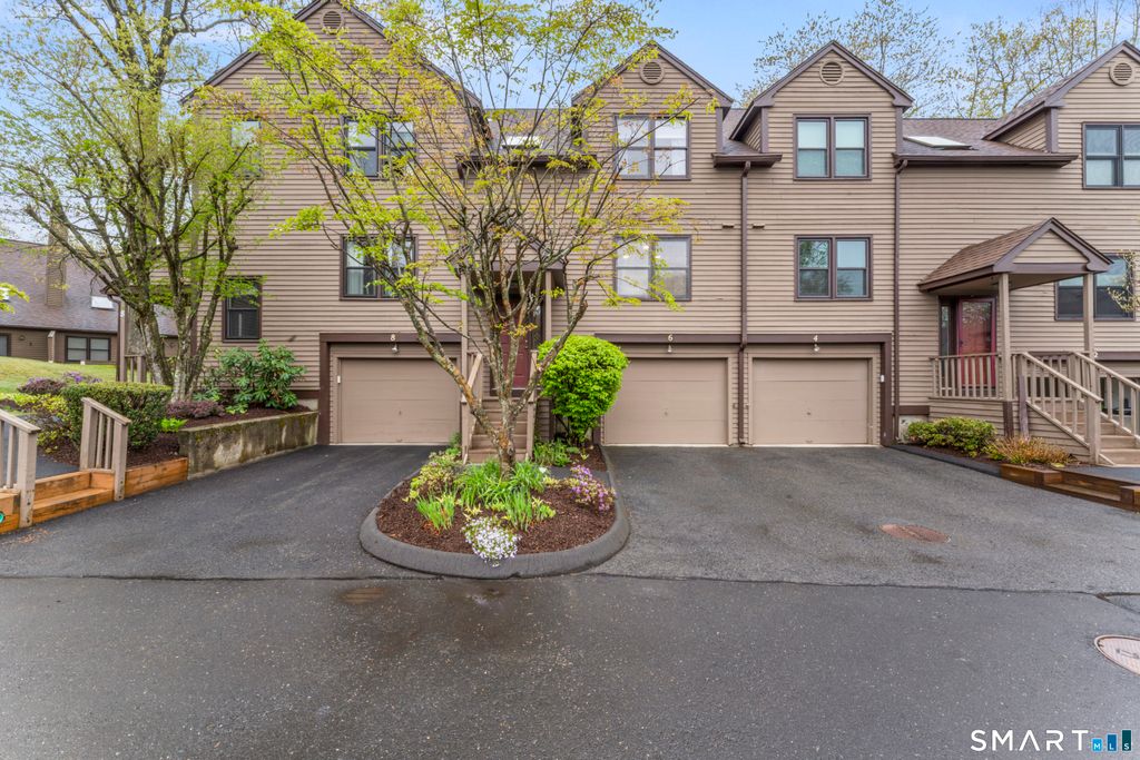 6 Deepwood Circle 6, Monroe, CT 06468