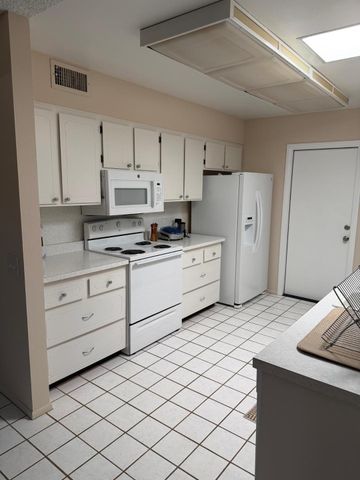 9209 W Glen Oaks Circle N, Sun City, AZ 85351