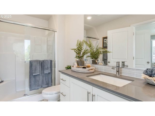 6434 Se Nasha St, Hillsboro, OR 97123