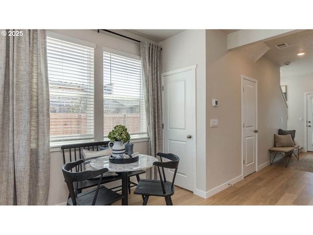 6434 Se Nasha St, Hillsboro, OR 97123