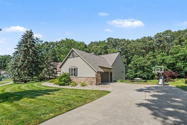 16033 Waterleaf Trail, Spring Lake, MI 49456