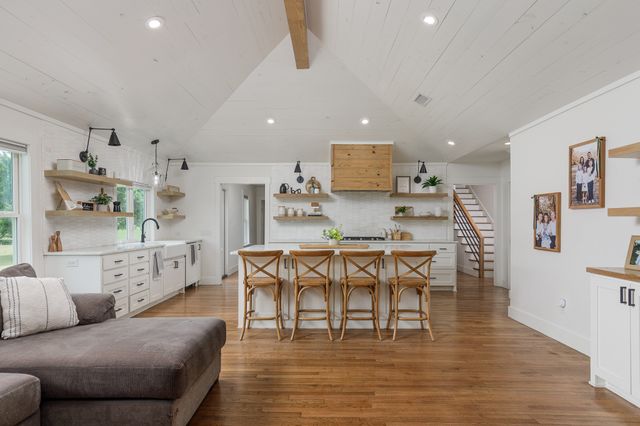 1305 N John Douglas Road, Van Alstyne, TX 75495