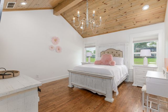 1305 N John Douglas Road, Van Alstyne, TX 75495