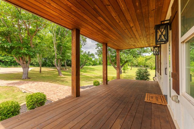 1305 N John Douglas Road, Van Alstyne, TX 75495