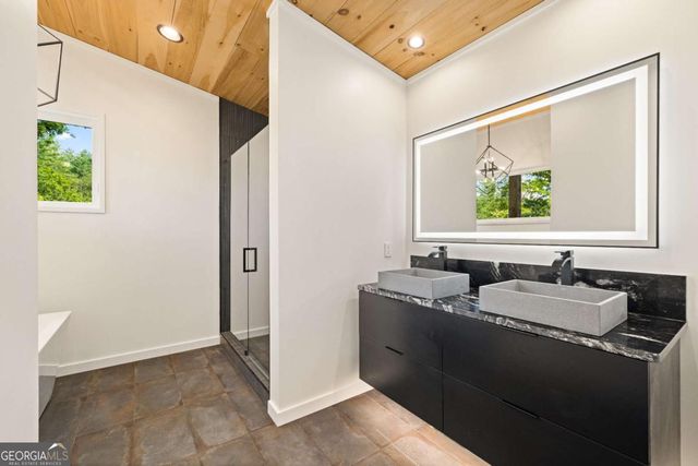 265 Park Glen Lane, Mineral Bluff, GA 30559