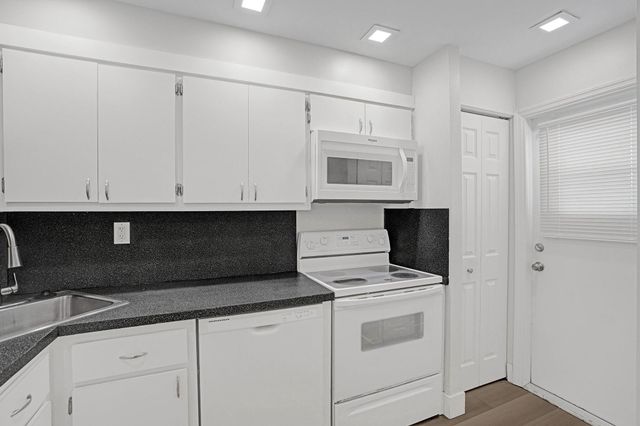 4501 NE 21 Avenue 207, Fort Lauderdale, FL 33308