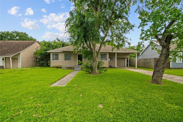 623 18th Avenue N, Texas City, TX 77590