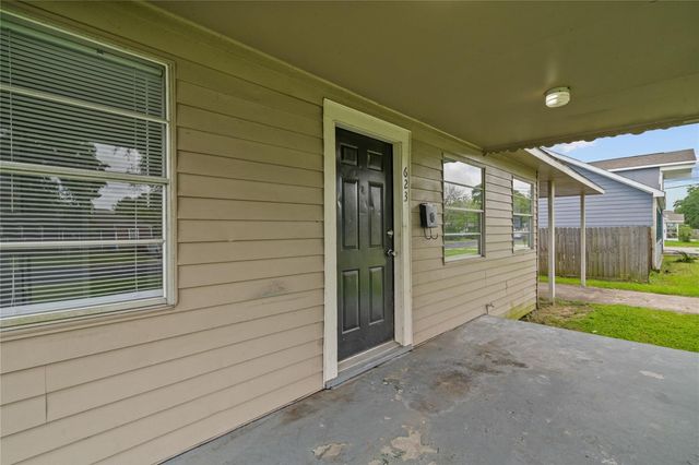 623 18th Avenue N, Texas City, TX 77590