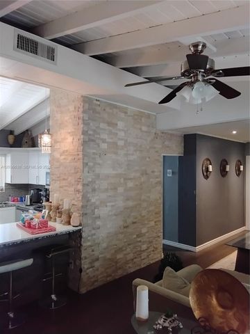 911 W Country Club Circle, Plantation, FL 33317