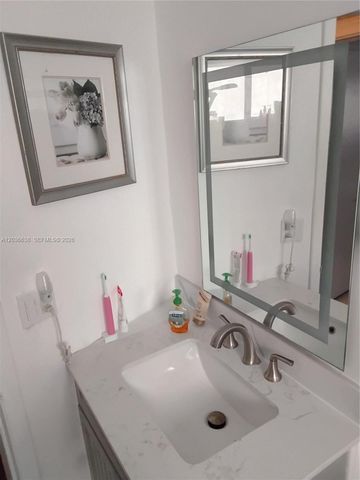 911 W Country Club Circle, Plantation, FL 33317