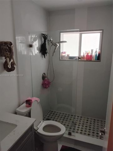 911 W Country Club Circle, Plantation, FL 33317