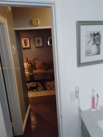 911 W Country Club Circle, Plantation, FL 33317