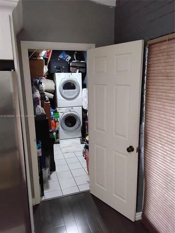911 W Country Club Circle, Plantation, FL 33317